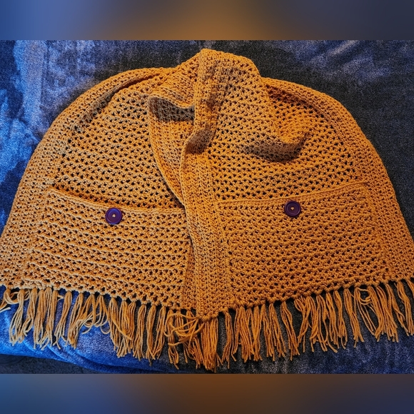 Handmade crochet pocket shawl - Picture 1 of 7
